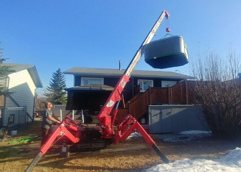 Spider Crane lifting a hot tub